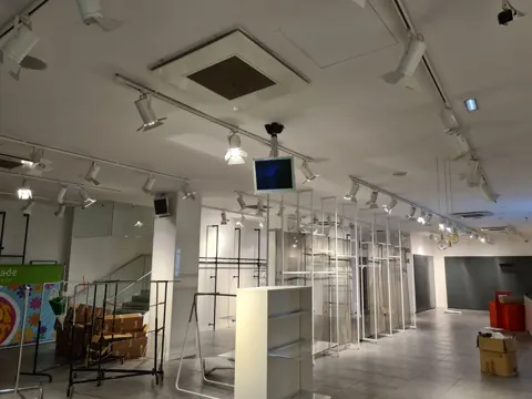 Boutique climatisée en gainable et cassettes, rue commerçante du centre de Bordeaux