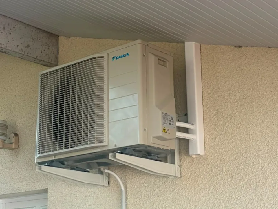 Unité extérieure Daikin entretenue par NJ Concept à Biganos