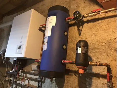 Module hydraulique et ballon d'une pompe à chaleur air/eau Hitachi Yutaki remplaçant une chaudière